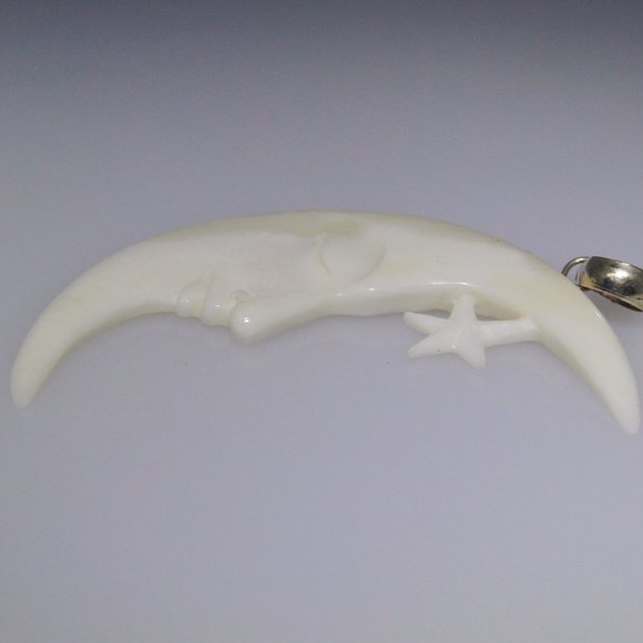 Moon and hanging star pendant made of bone NWOT - Picture 4 of 6